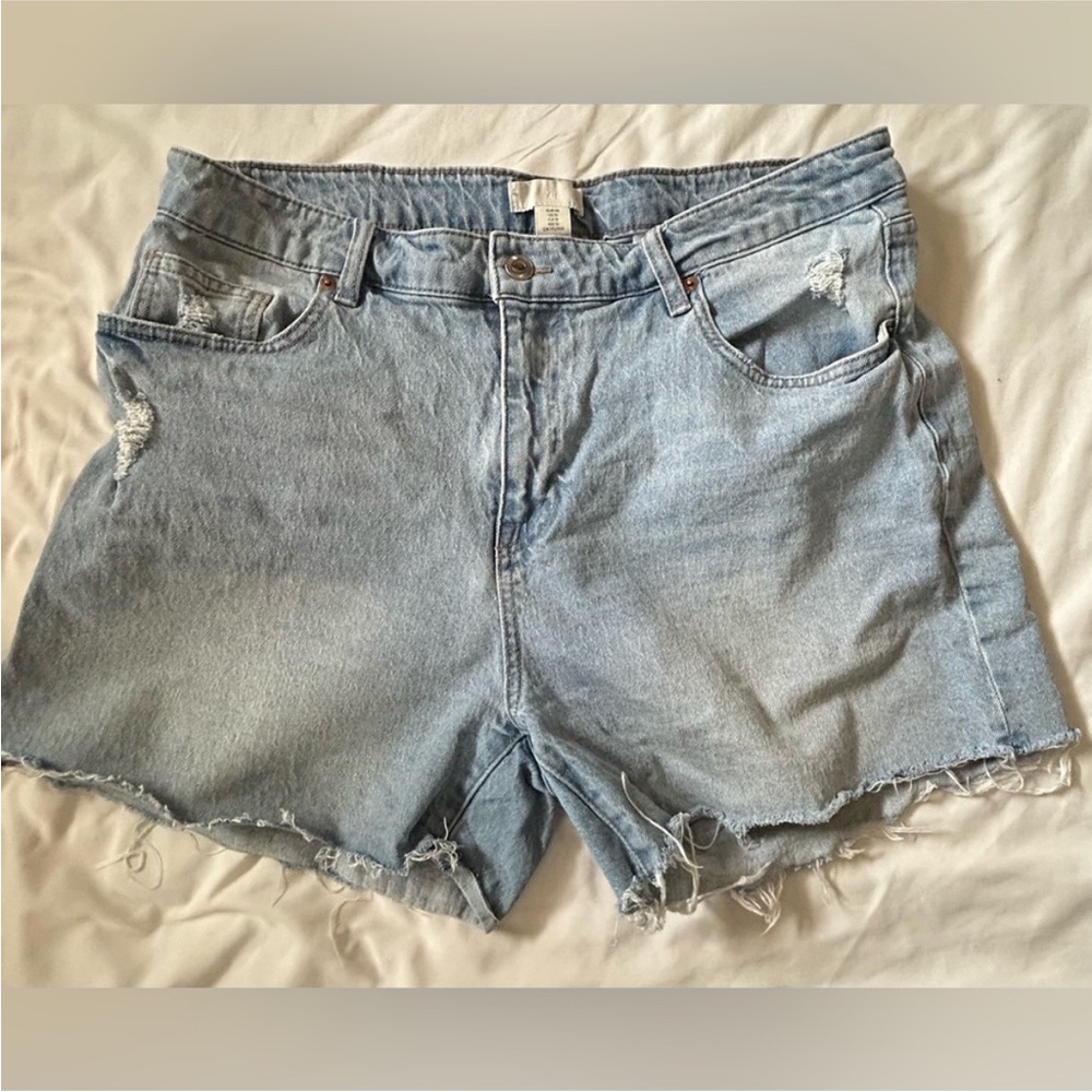 H&M high wasted cut-off shorts